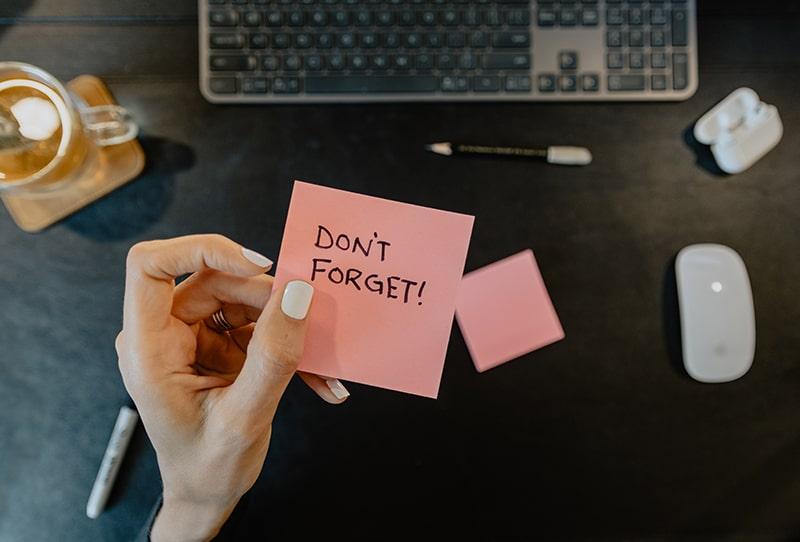 Sticky note reminder to remember tips about mobile home fire safety