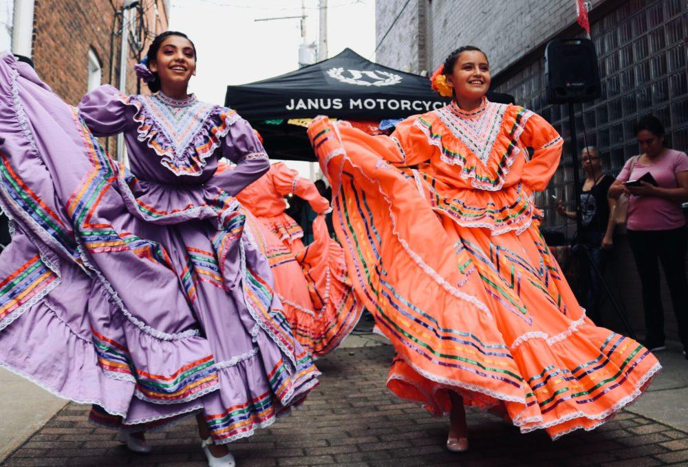 Cinco de Mayo streetdancers