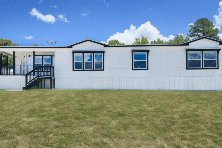 Oak Creek Pearl Double Wide Mobile Home Exterior Front View 01