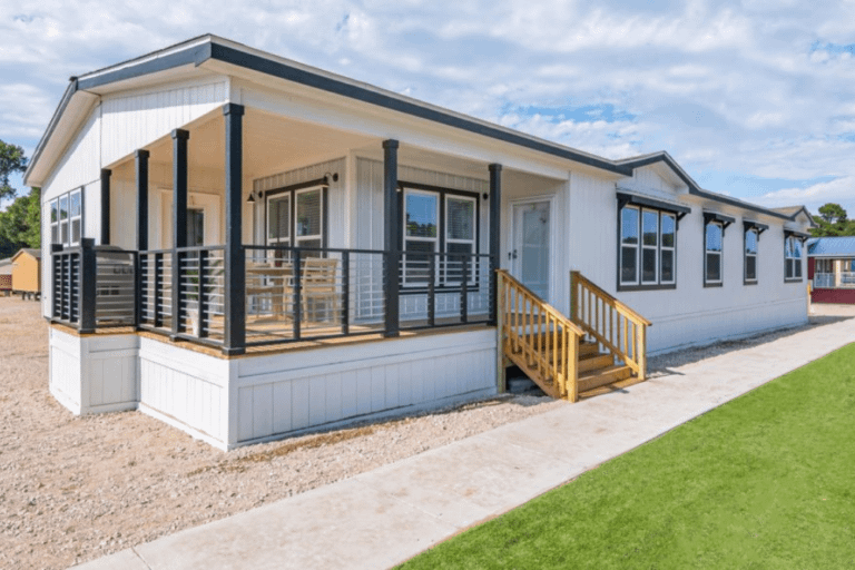Oak Creek Texas Pearl Double Wide Mobile Home Exterior Front View 01