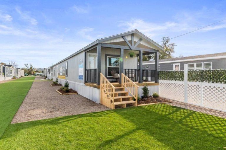 Cavco Emerald-EM16682A Single Wide Manufactured Home Exterior View